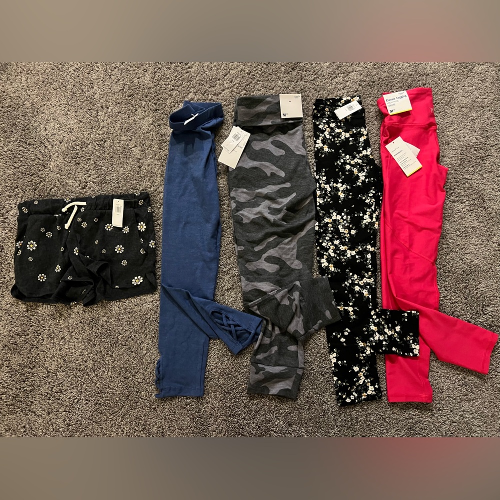 Old Navy lot (4 pants, 1 shorts), girls size medium NWT